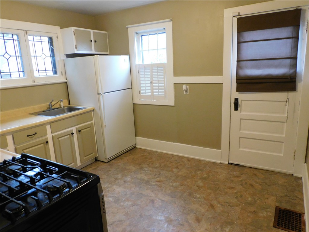 166 Delmar Road Greece, NY 14616 - Photo 15 of 36