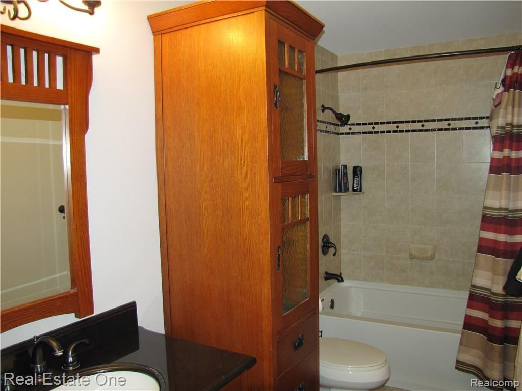 1396 Bembridge Drive Rochester, MI 48307 - Photo 21 of 28 IMG_3439.JPG