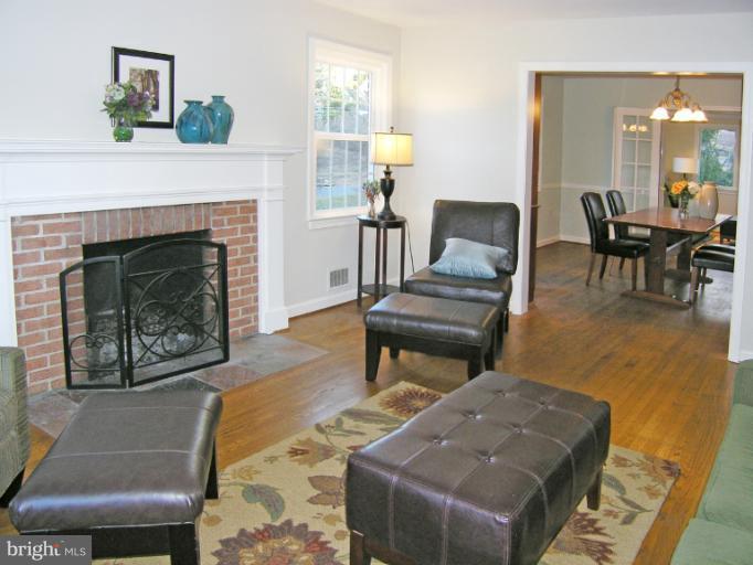9516 Thornhill Road Silver Spring, MD 20901 - Photo 19 of 25 Living Room