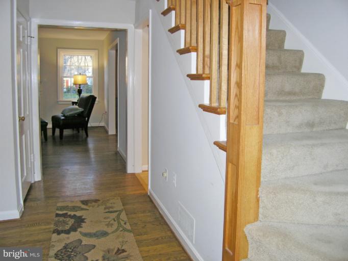 9516 Thornhill Road Silver Spring, MD 20901 - Photo 9 of 25 Interior (General)