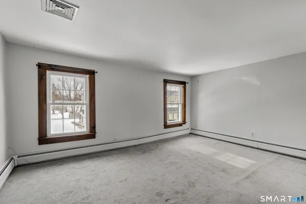 $439,900 | 392 Boston Neck Road, Suffield, CT 06078
