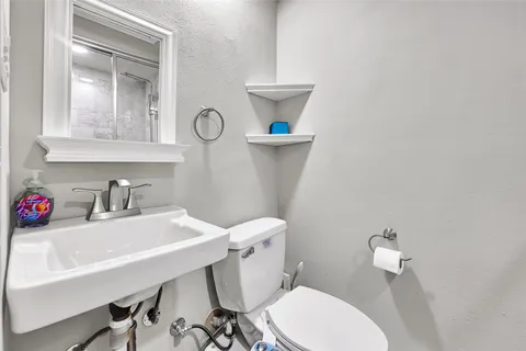$999,000 | 43 Legend Lane, Houston, TX 77024