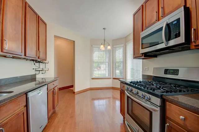 $2,695 | 520 Frieh Drive, Romeoville, IL 60446