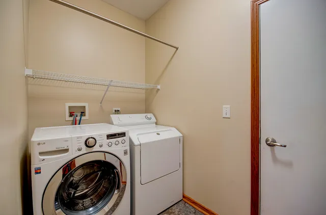 $2,695 | 520 Frieh Drive, Romeoville, IL 60446