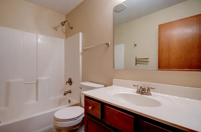 $2,695 | 520 Frieh Drive, Romeoville, IL 60446