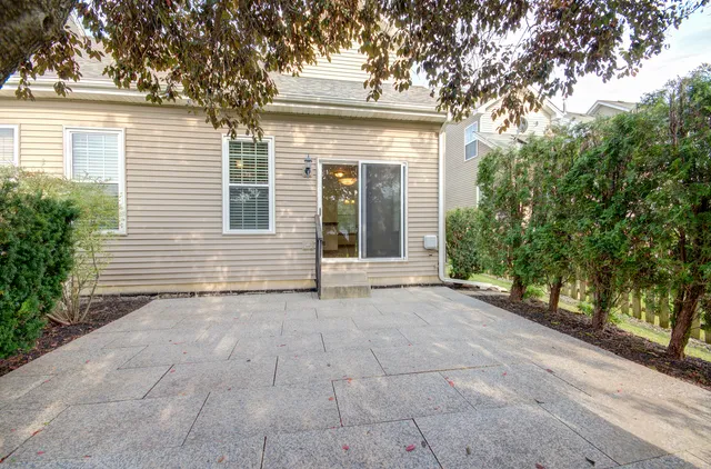 $2,695 | 520 Frieh Drive, Romeoville, IL 60446