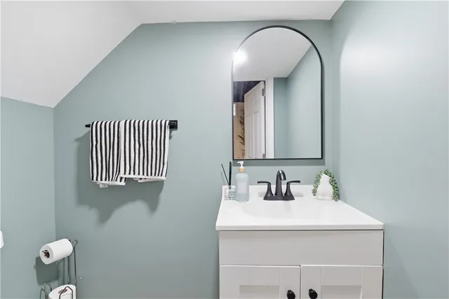 $257,000 | 129 Montclair Drive, Irondequoit, NY 14617