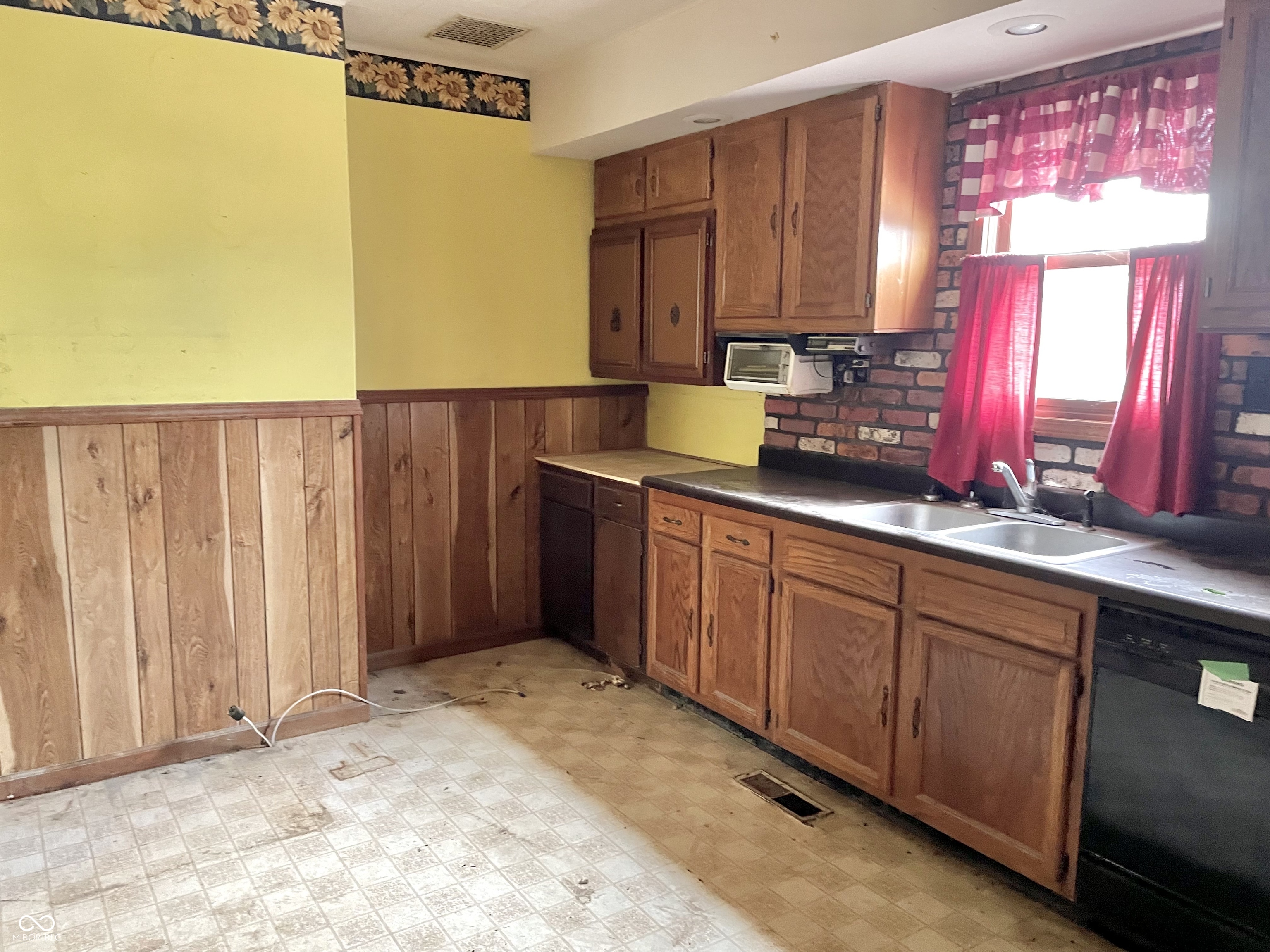 310 South Pleasant Street Edinburgh, IN 46124 - Photo 19 of 54