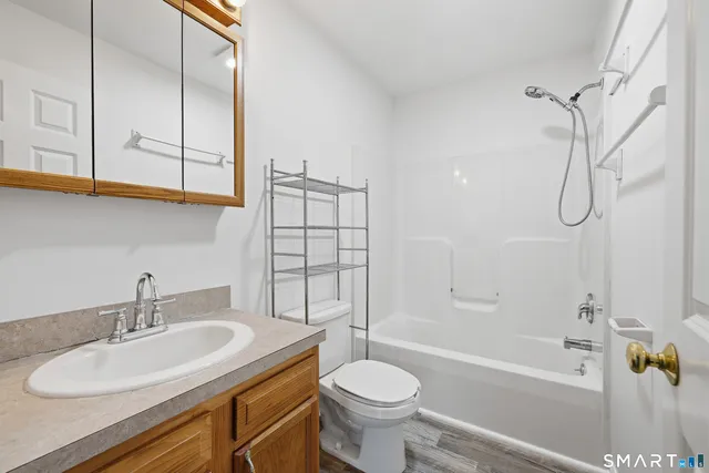 $1,900 | 135 Bucks Hill Road, Unit 10, Waterbury, CT 06704