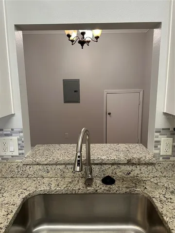 a close view of sink and tap