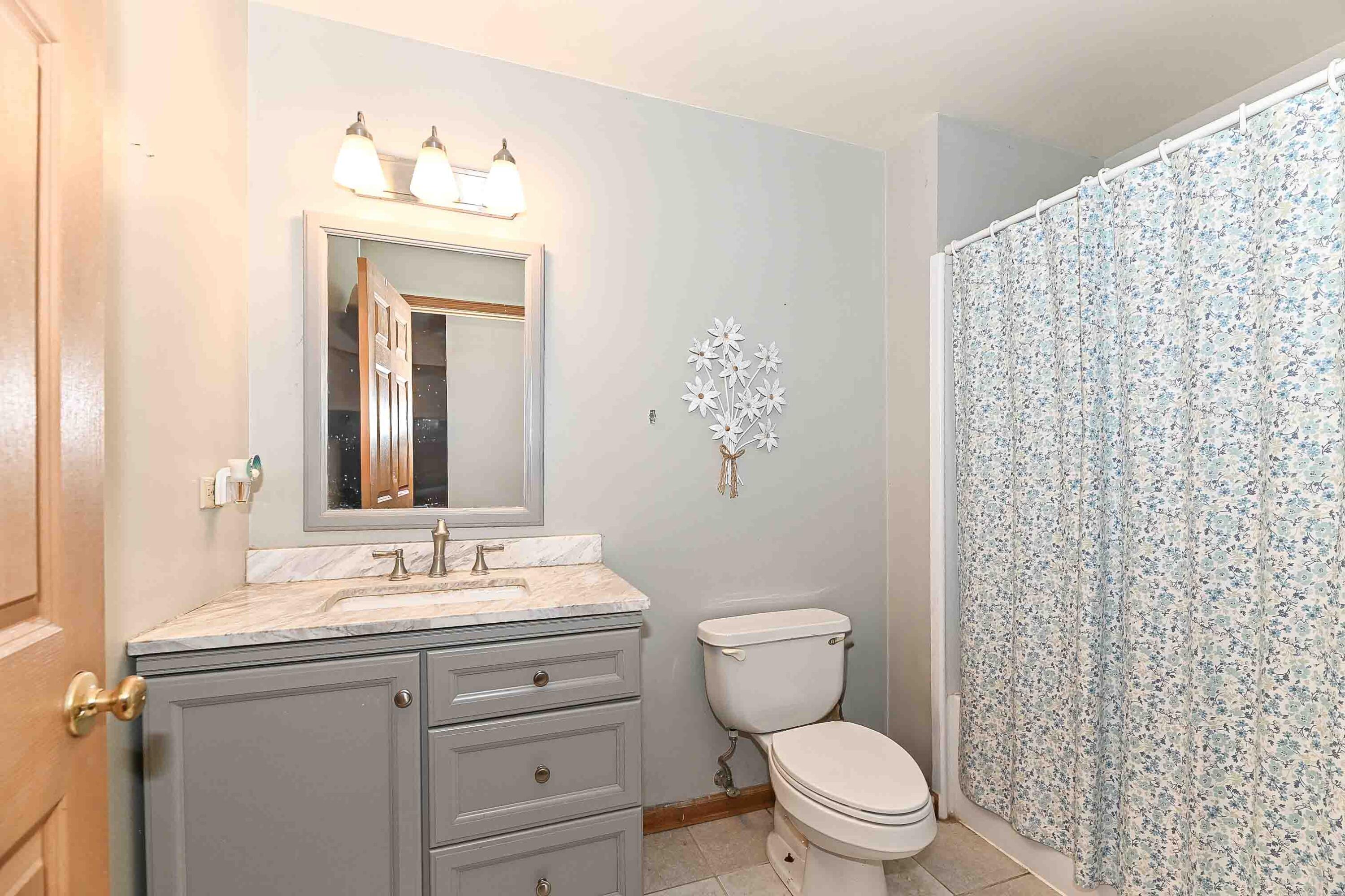 107 Prairie Drive Walworth, WI 53184 - Photo 15 of 26 Upper Level Full Bath