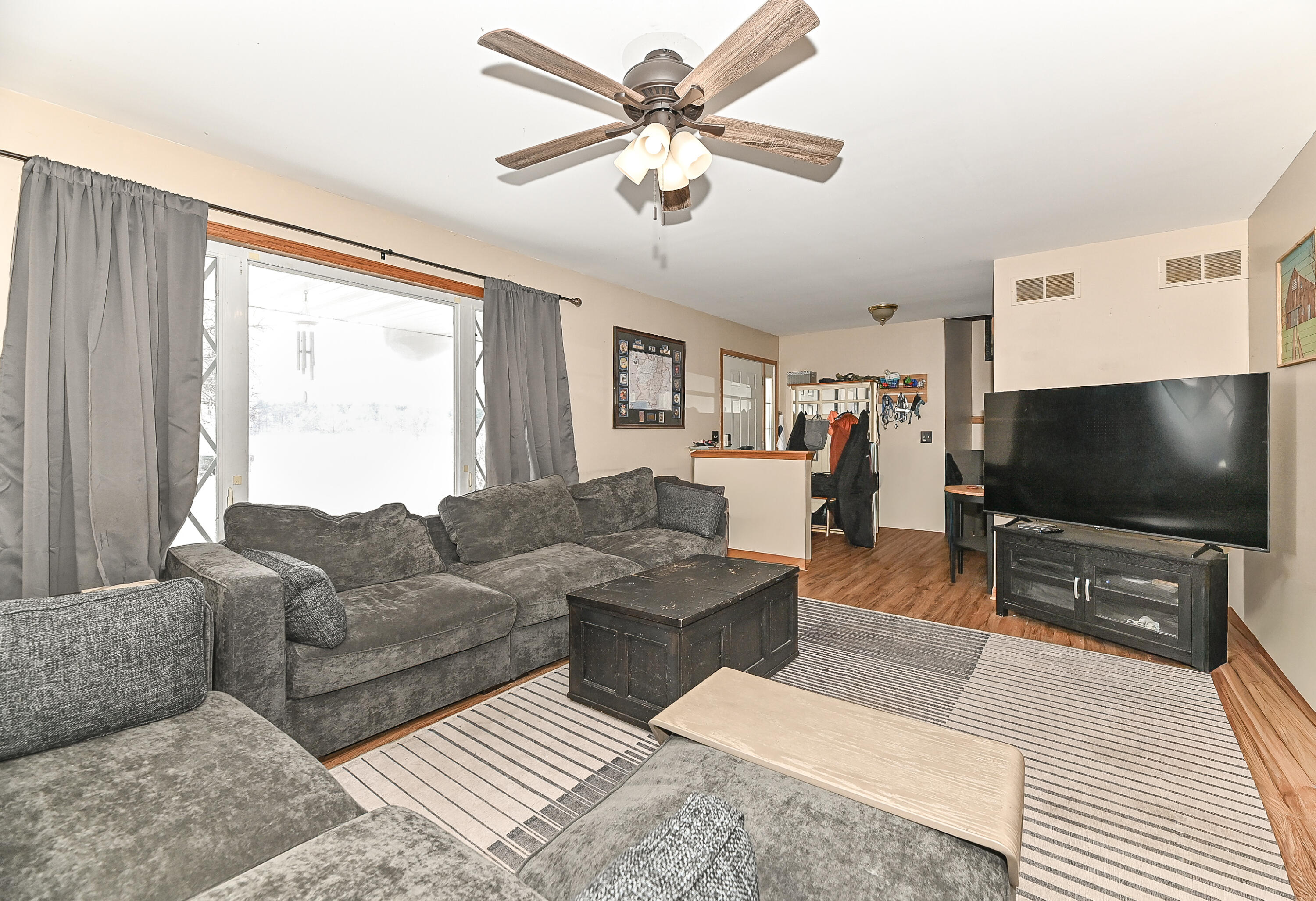 107 Prairie Drive Walworth, WI 53184 - Photo 3 of 26 Living Room