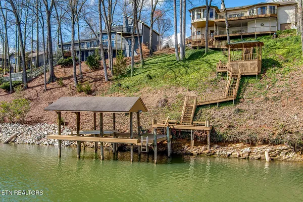 $990,000 | 206 Kiyuga Lane, Loudon, TN 37774