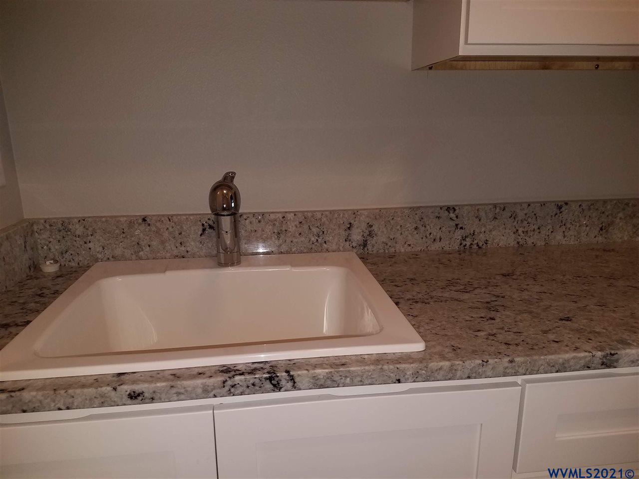 9176 Portland Road Northeast Salem, OR 97305 - Photo 23 of 29 Gallery Image 23