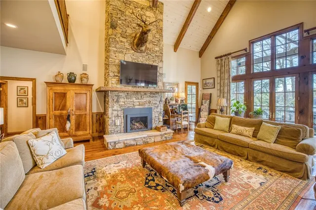 a view of entryway with a rug