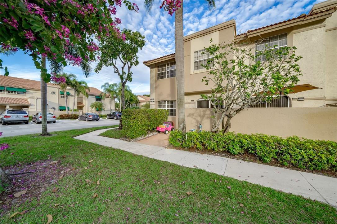 6675 Via Regina, Unit 6675 Boca Raton, FL 33433 - Photo 3 of 43 Photo 3