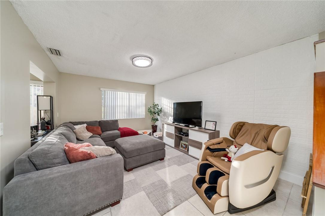 6675 Via Regina, Unit 6675 Boca Raton, FL 33433 - Photo 7 of 43 Photo 7
