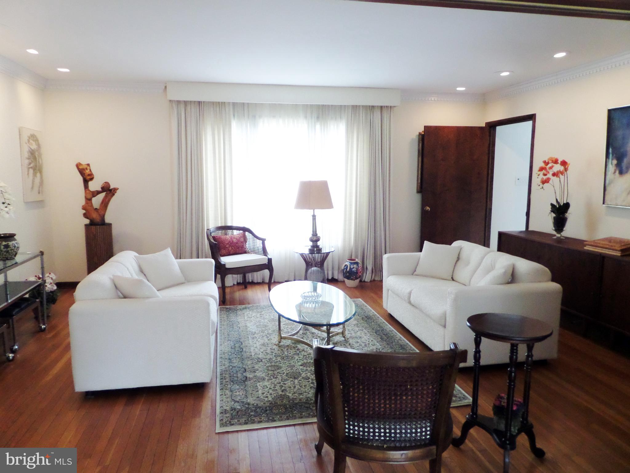 708 Custis Road Glenside, PA 19038 - Photo 11 of 61 Sun drenched Living room