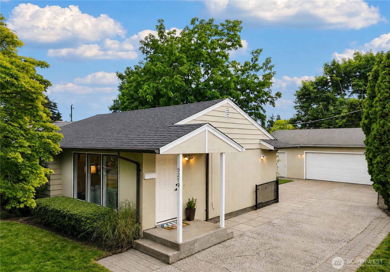 9219 30th Avenue Southwest Seattle, WA 98126 - Photo 1 of 28