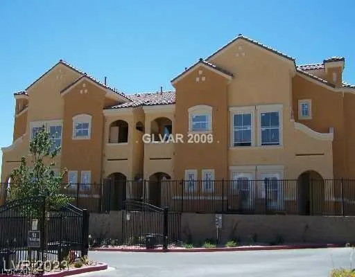 $1,750 | 3975 North Hualapai Way, Unit 284, Las Vegas, NV 89129