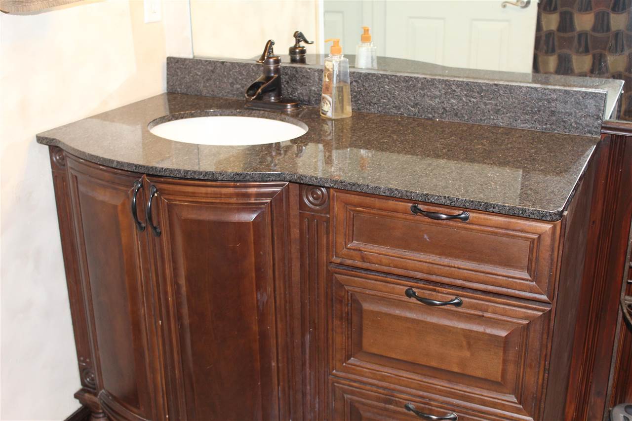 4466 North Vassar Road Flint, MI 48506 - Photo 18 of 31 50041028-17.JPG