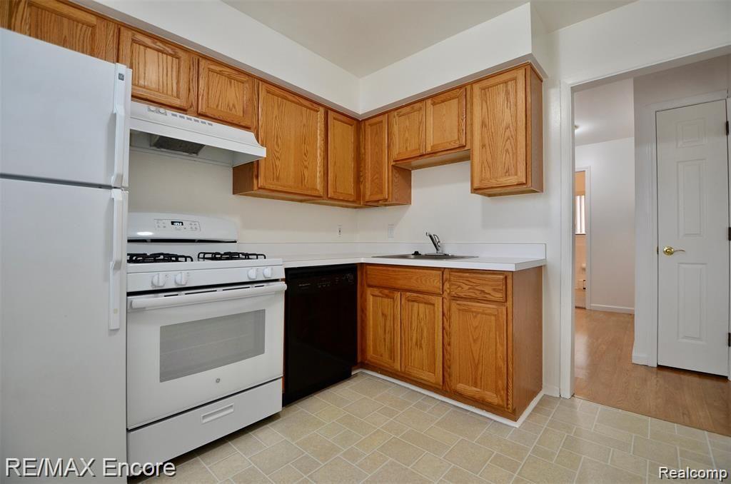 465 Miller Avenue, Unit 106 Rochester, MI 48307 - Photo 12 of 46 EB2D856E-20C6-44D3-8990-3DB3616C618A_1_201_a.jpeg