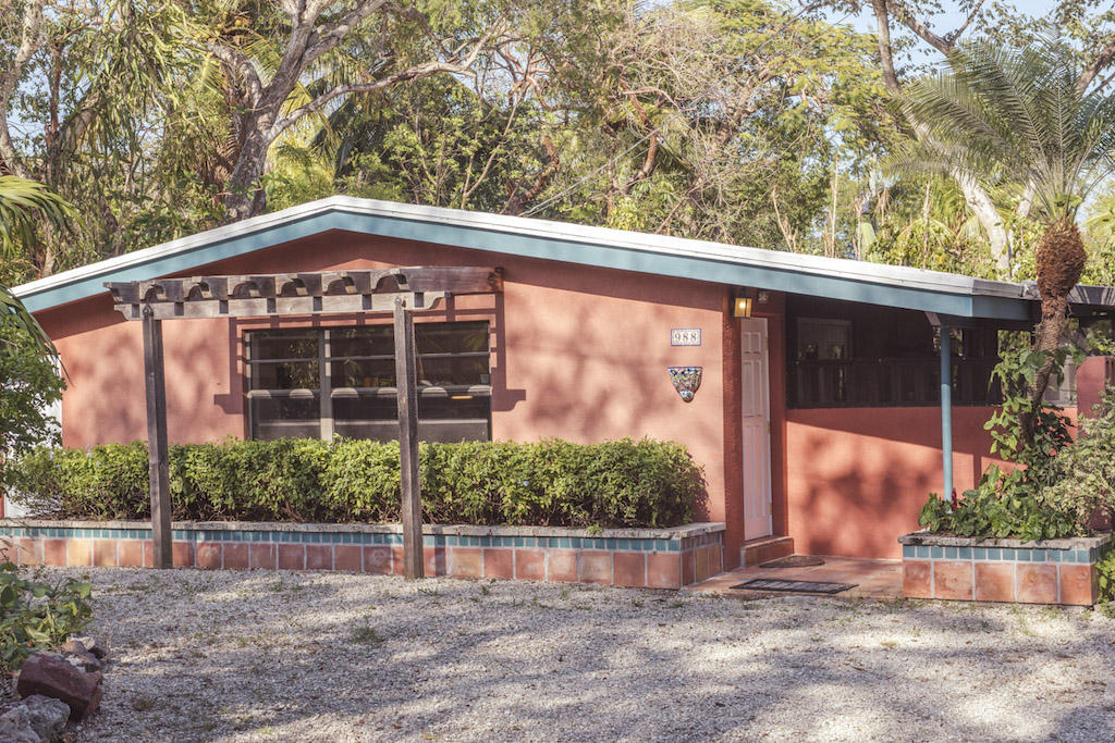 988 Oleander Road Key Largo, FL 33037 - Photo 1 of 18 FrontHouse