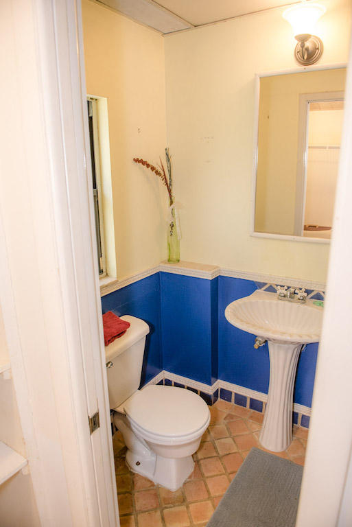 988 Oleander Road Key Largo, FL 33037 - Photo 15 of 18 Bathroom 1