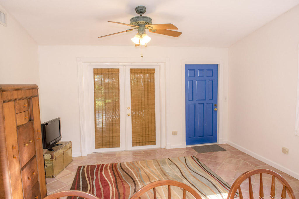 988 Oleander Road Key Largo, FL 33037 - Photo 8 of 18 Living Room 4