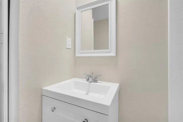 $1,600 | 707 George Hopper Road, Midlothian, TX 76065