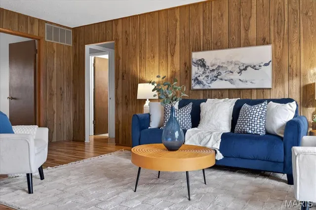 $199,999 | 4046 Del Lago Drive, Florissant, MO 63034