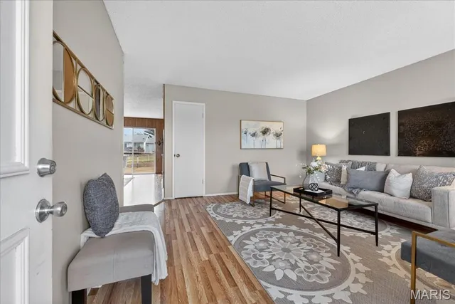 $199,999 | 4046 Del Lago Drive, Florissant, MO 63034