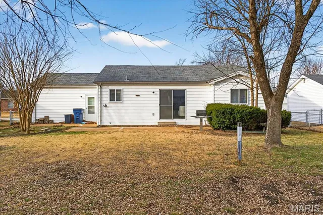 $199,999 | 4046 Del Lago Drive, Florissant, MO 63034