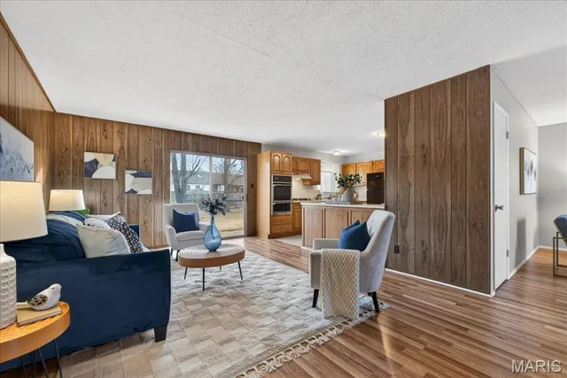 $199,999 | 4046 Del Lago Drive, Florissant, MO 63034