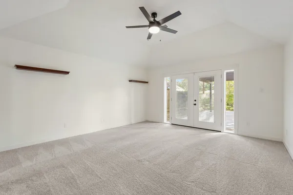a view of empty room with ceiling fan