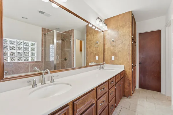 an empty room with windows and ceiling fan