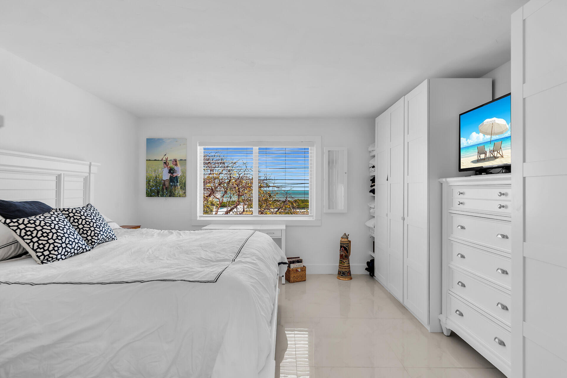 309 Jasmine Street Duck Key, FL 33050 - Photo 22 of 37 a bedroom with a bed and a window