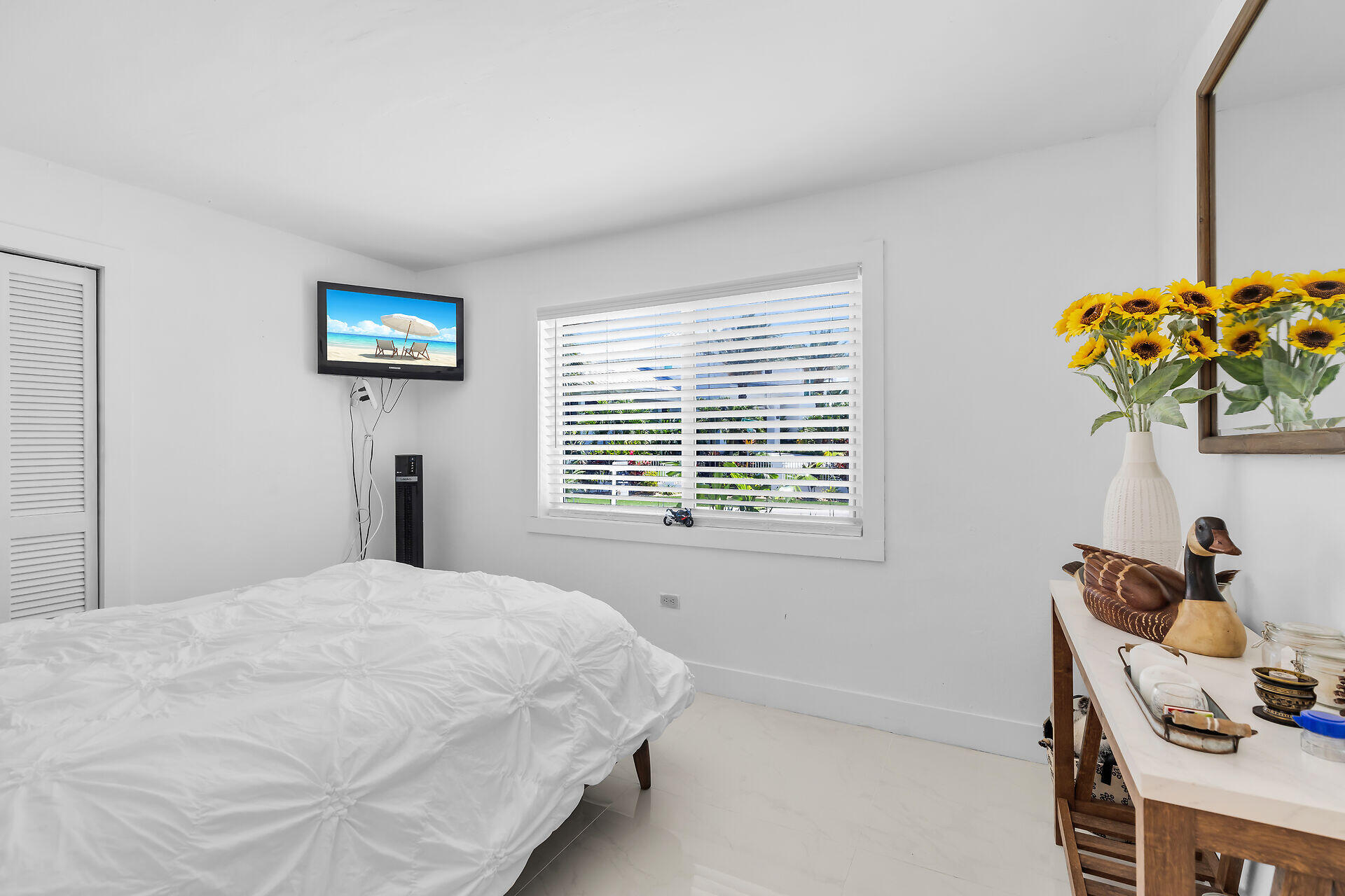 309 Jasmine Street Duck Key, FL 33050 - Photo 29 of 37 a bedroom with a bed and a window