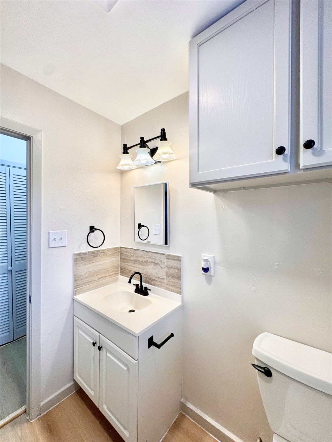 1307 Willard Street, Unit 4 Houston, TX 77006 - Photo 13 of 26 a bathroom with a sink vanity and toilet