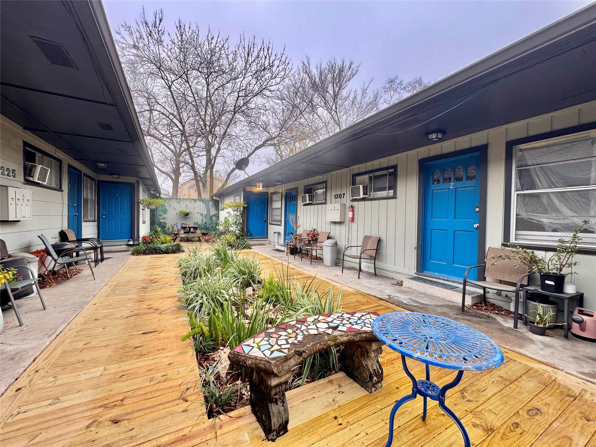 1307 Willard Street, Unit 4 Houston, TX 77006 - Photo 23 of 26 Small classic Montrose small courtyard apartment! Total of 8 units surround this charming shared space!