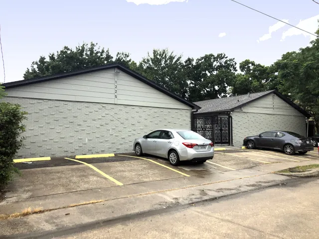 $1,495 | 1307 Willard Street, Unit 4, Houston, TX 77006