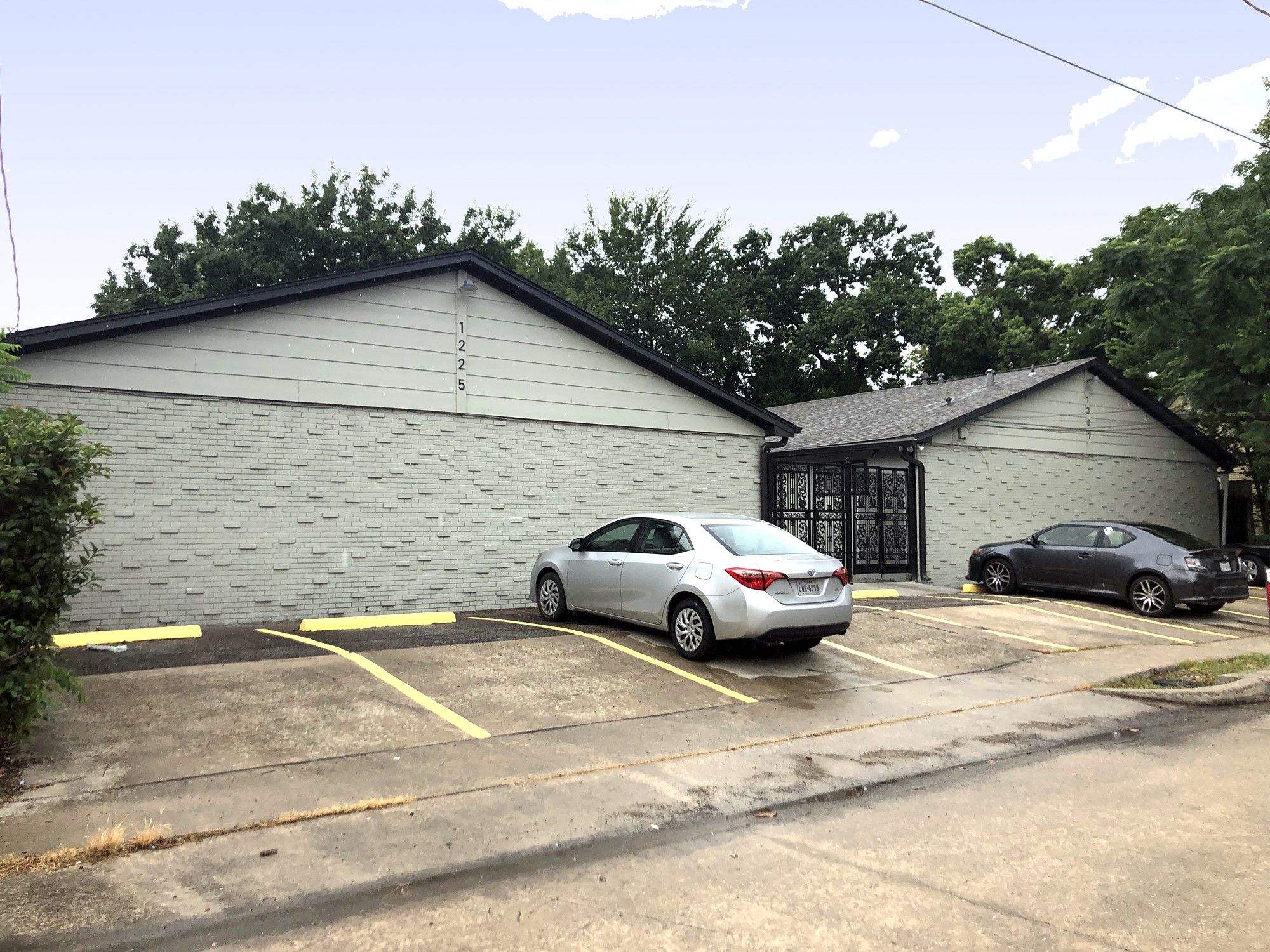 1307 Willard Street, Unit 4 Houston, TX 77006 - Photo 26 of 26 a house view with a outdoor space