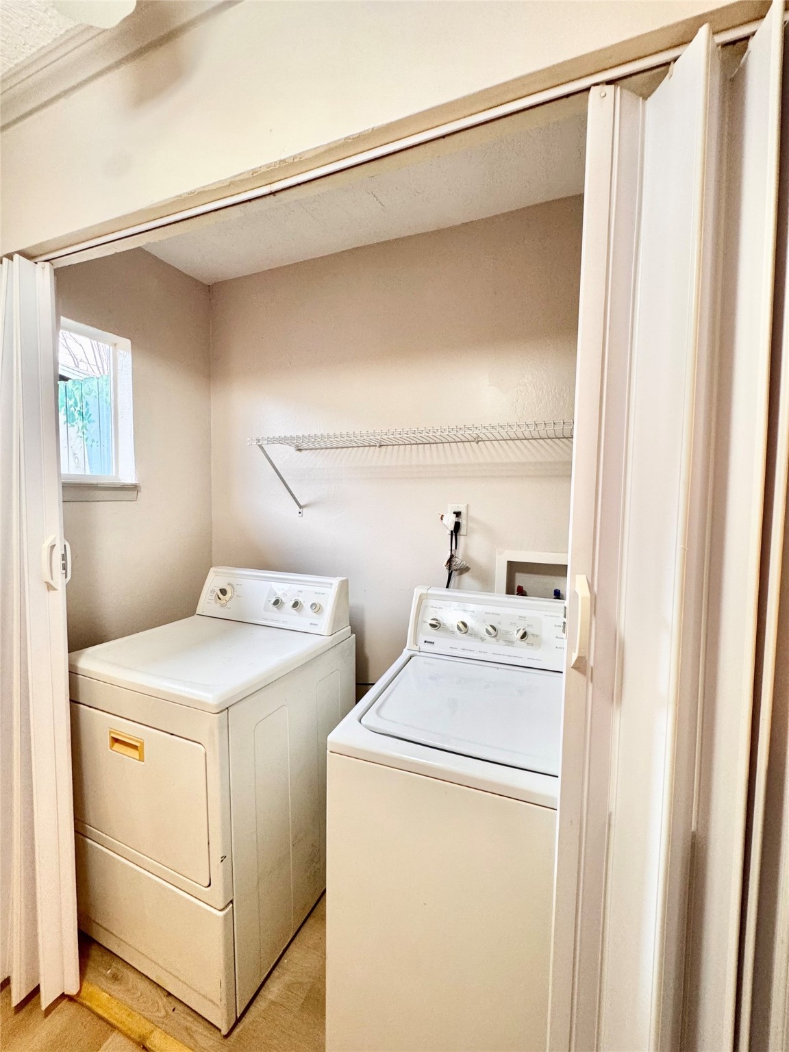 1307 Willard Street, Unit 4 Houston, TX 77006 - Photo 5 of 26 a utility room with dryer and washer