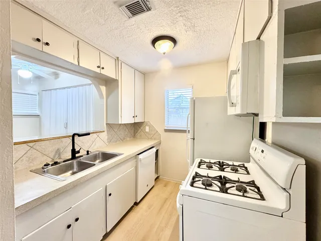 $1,495 | 1307 Willard Street, Unit 4, Houston, TX 77006
