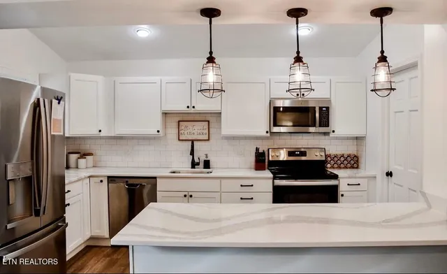 $1,399,000 | 226 Deer Run Point, La Follette, TN 37766