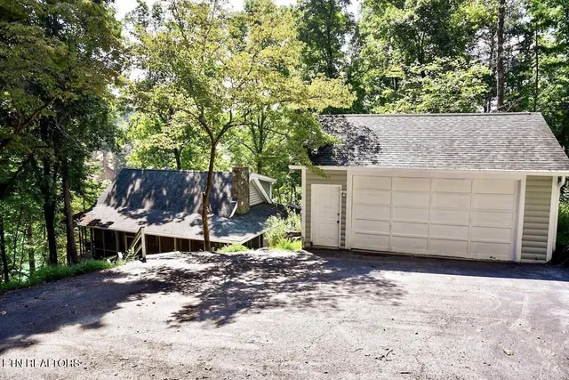 $1,399,000 | 226 Deer Run Point, La Follette, TN 37766