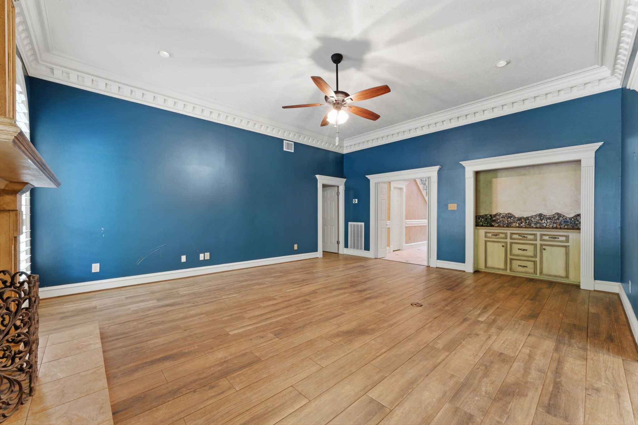 13807 Balmore Circle Houston, TX 77069 - Photo 11 of 30 a view of an empty room with a window