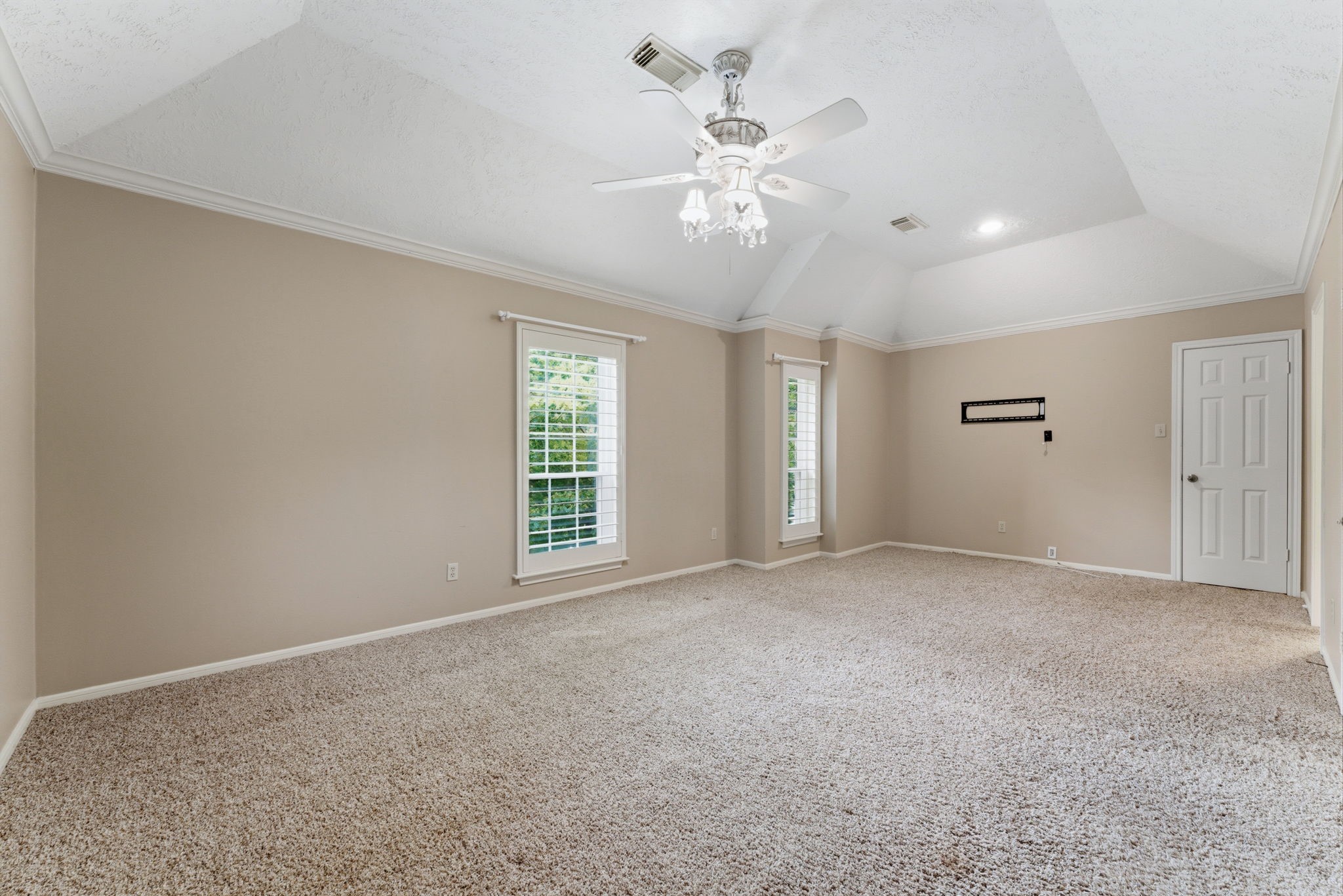 13807 Balmore Circle Houston, TX 77069 - Photo 26 of 30 a view of an empty room with a window