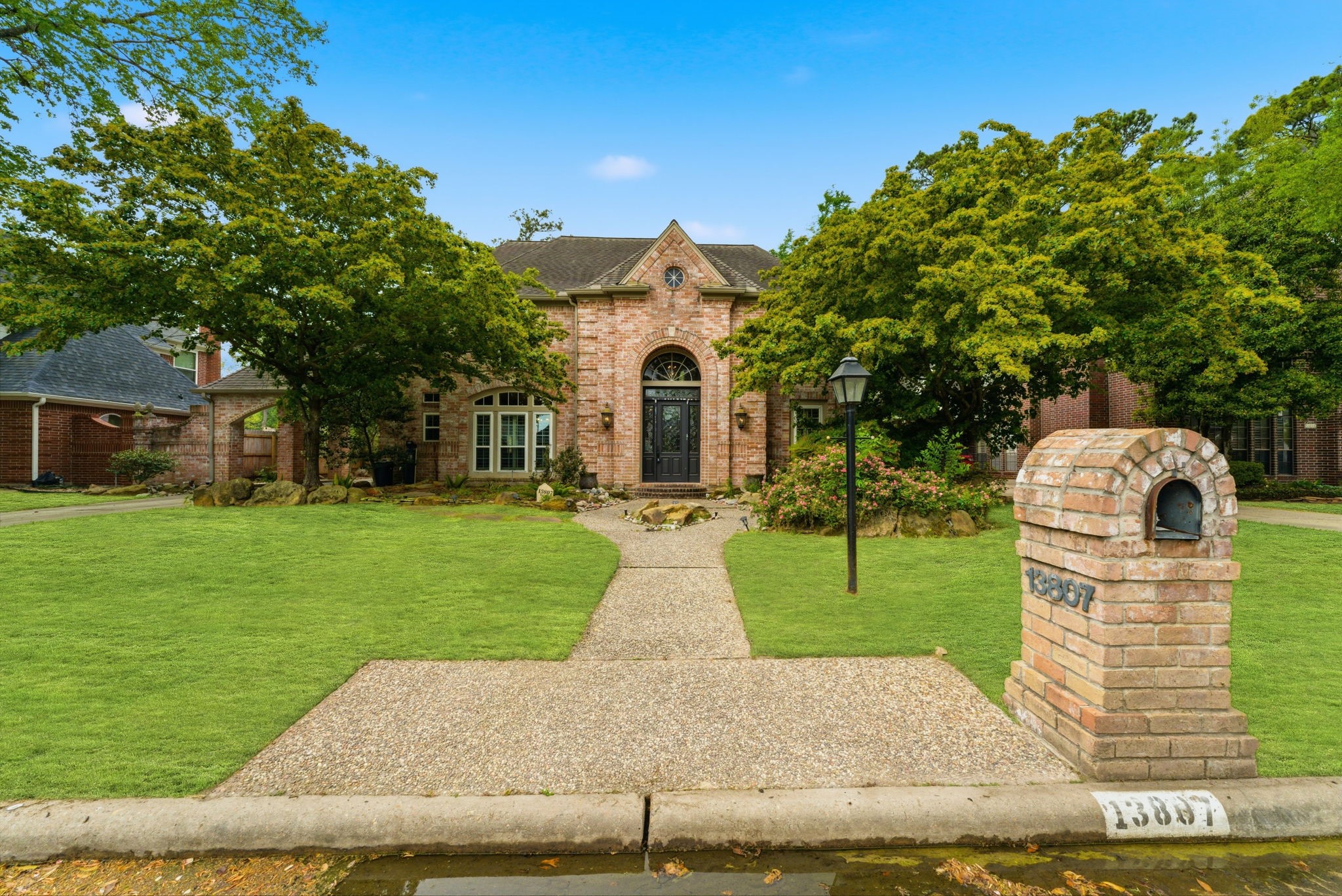 13807 Balmore Circle Houston, TX 77069 - Photo 3 of 30 a front view of a house with garden