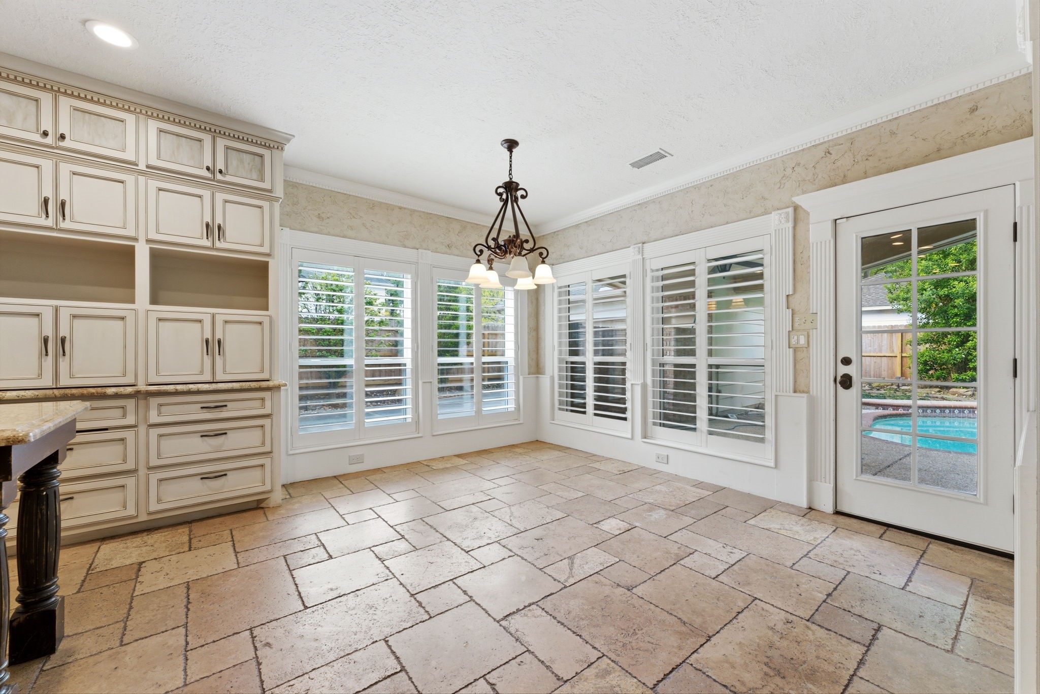 13807 Balmore Circle Houston, TX 77069 - Photo 9 of 30 a view of empty room with windows